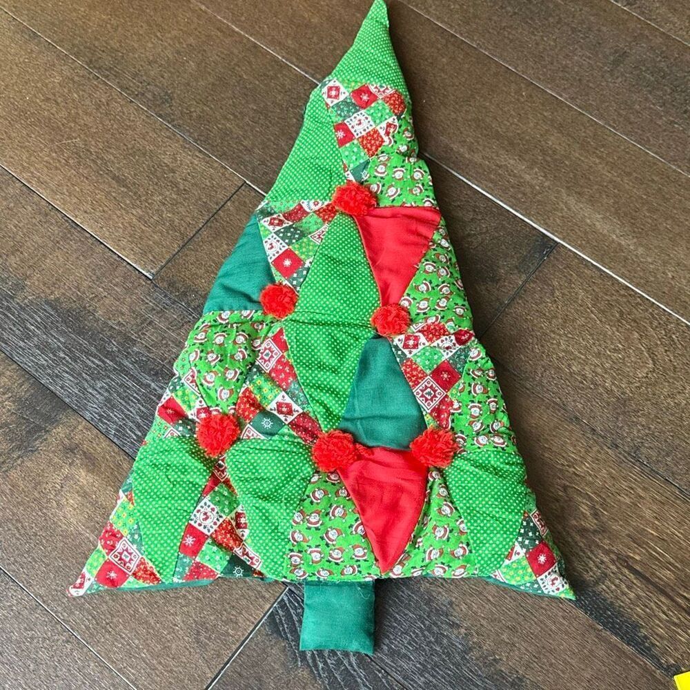 Vintage handmade quilted patchwork Christmas tree wall hanging decoration red gr
